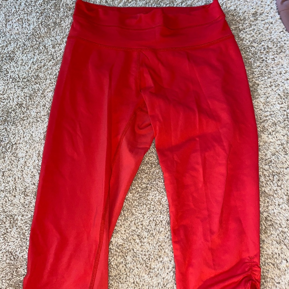 Lululemon Outrun 17" Crop True Red